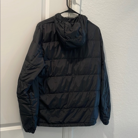 Like New - Eddie Bauer Men's CirrusLite Down Hooded Jacket, Black - Picture 5 of 7